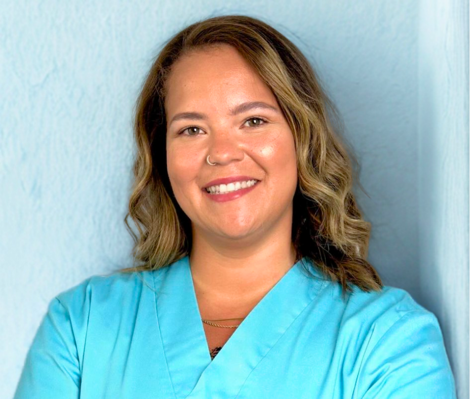 Dra. Marcela Delphim Licenciada em Odontologia pela Universidade Federal Fluminense - RJ - Brasil (2013). Especialização em Endodontia pela Universidade Redentor - RJ - Brasil (2015).